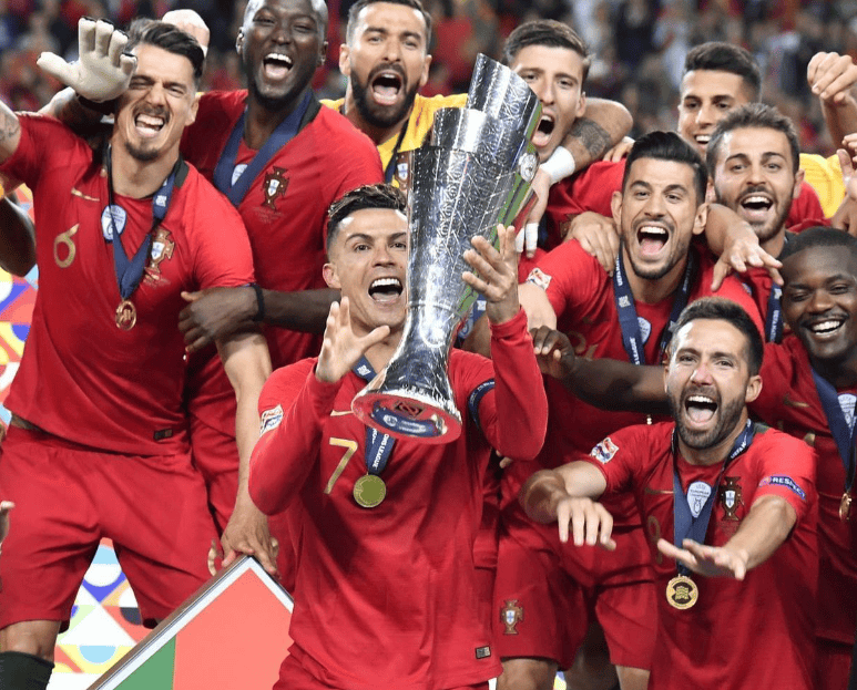 欧洲杯再创历史，冠军实至名归的简单介绍