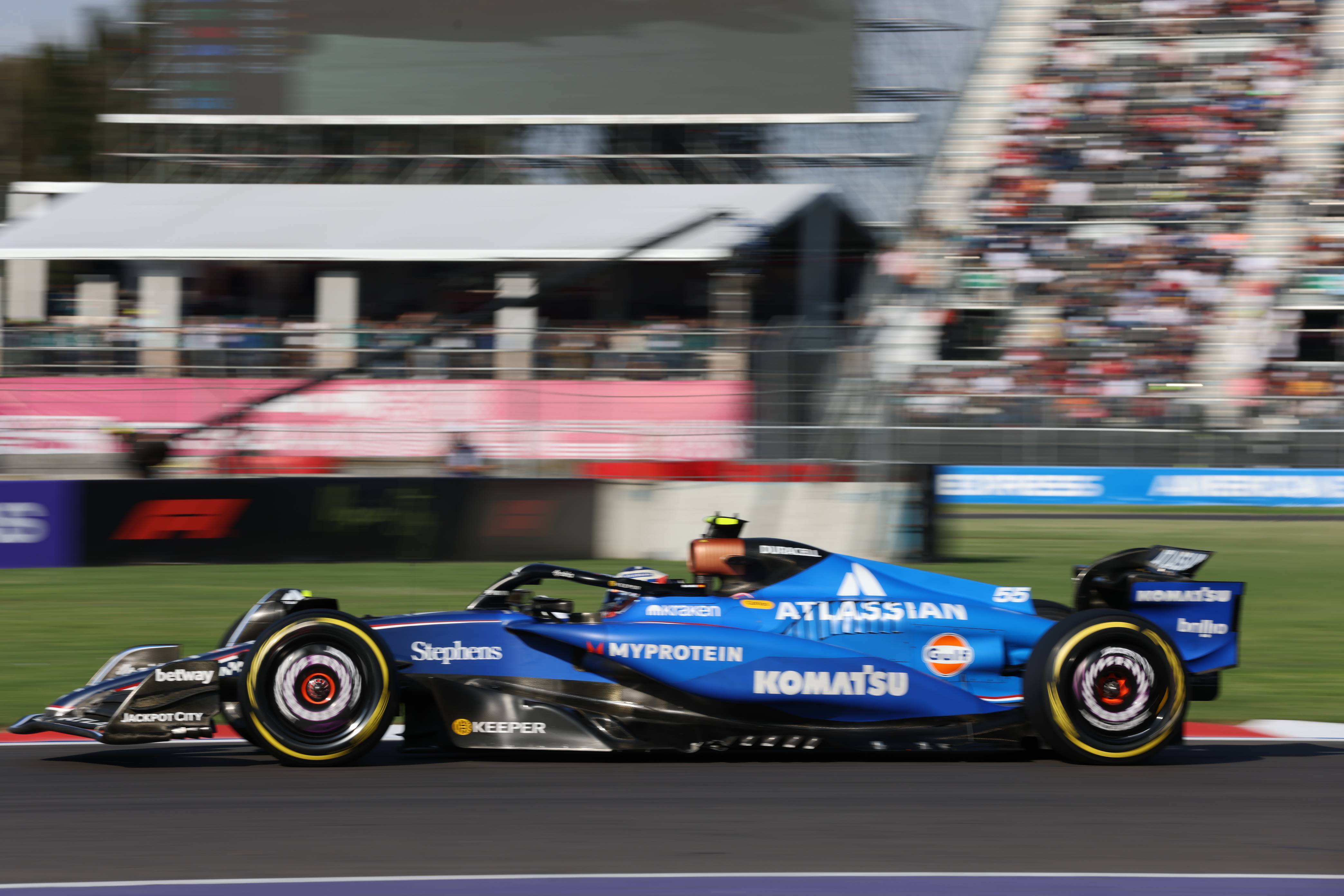 爱游戏官方-迈凯伦翻盘索伯车队，塞恩斯关键制胜