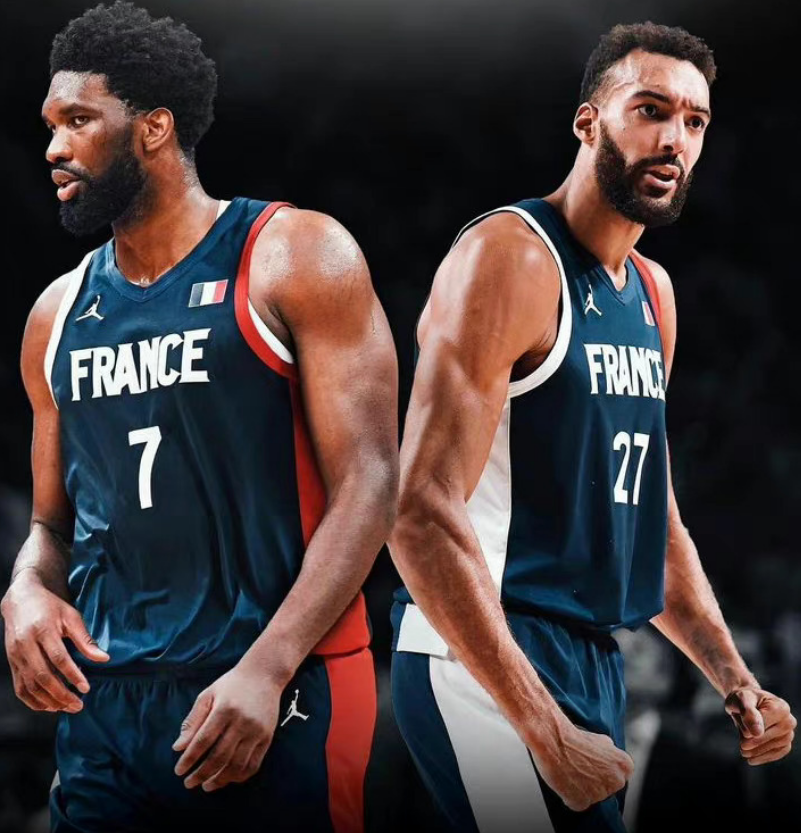 德国队逆转法国队，黄鸭组合点燃赛场