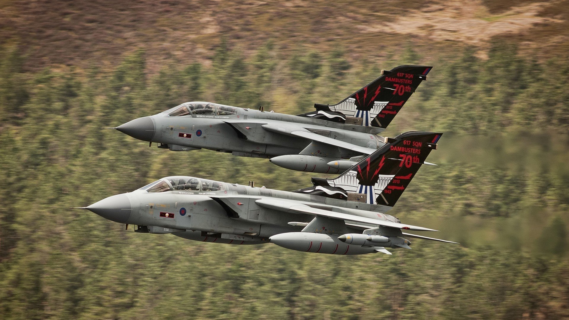 爱游戏tv-致胜一瞬，三笘薰的极限传中与许昕的远台对拉